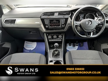 Used Volkswagen Touran 2016 for sale - 77675650: Photo