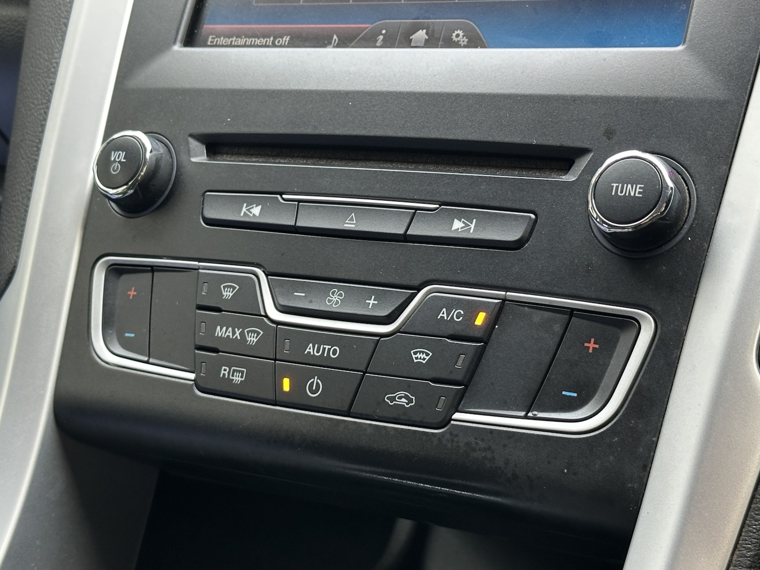 Used Ford Mondeo 2015 for sale - 76945520: Photo 28