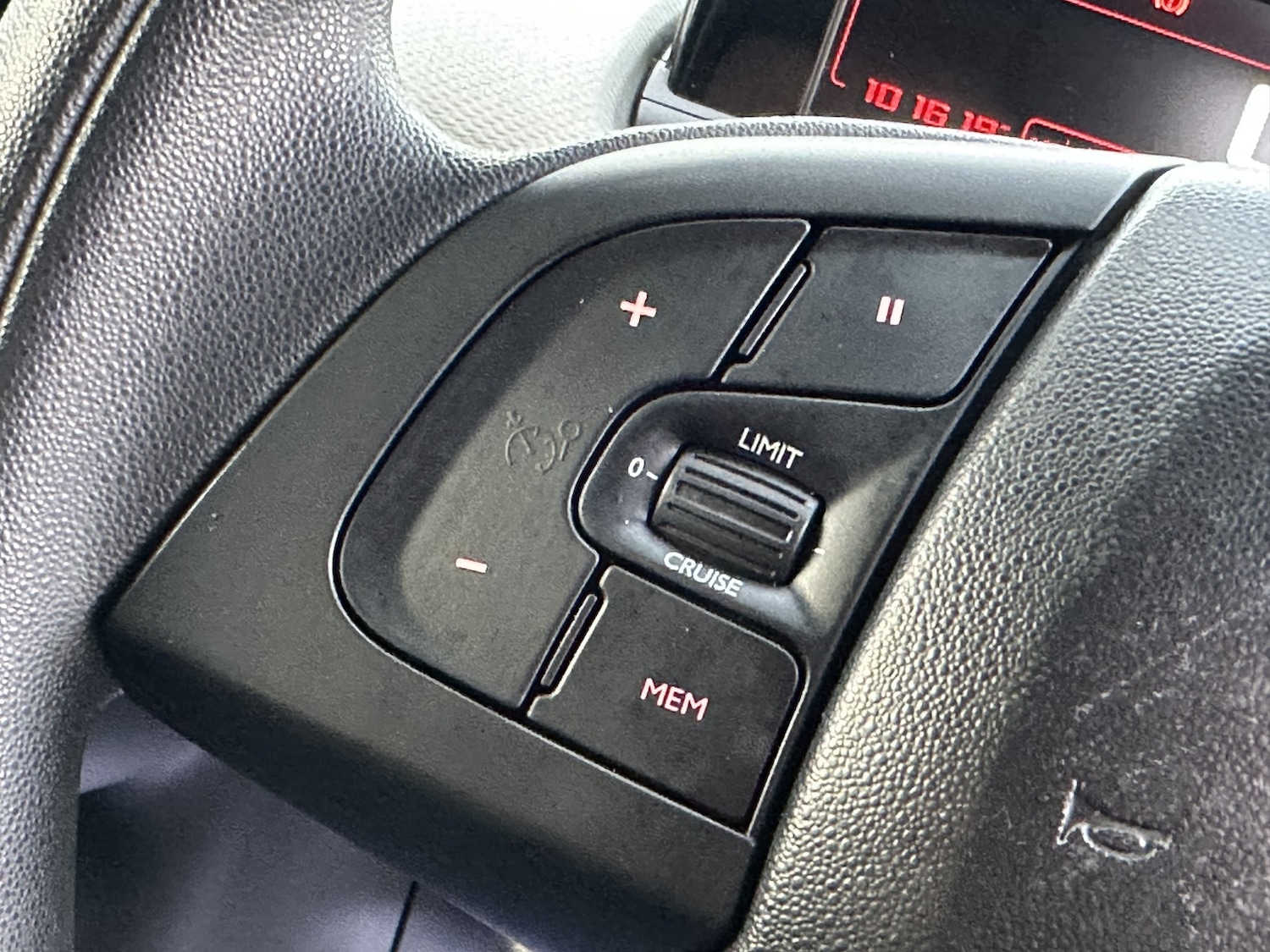 Used Citroen C4 Cactus 2015 for sale - 76945620: Photo 25