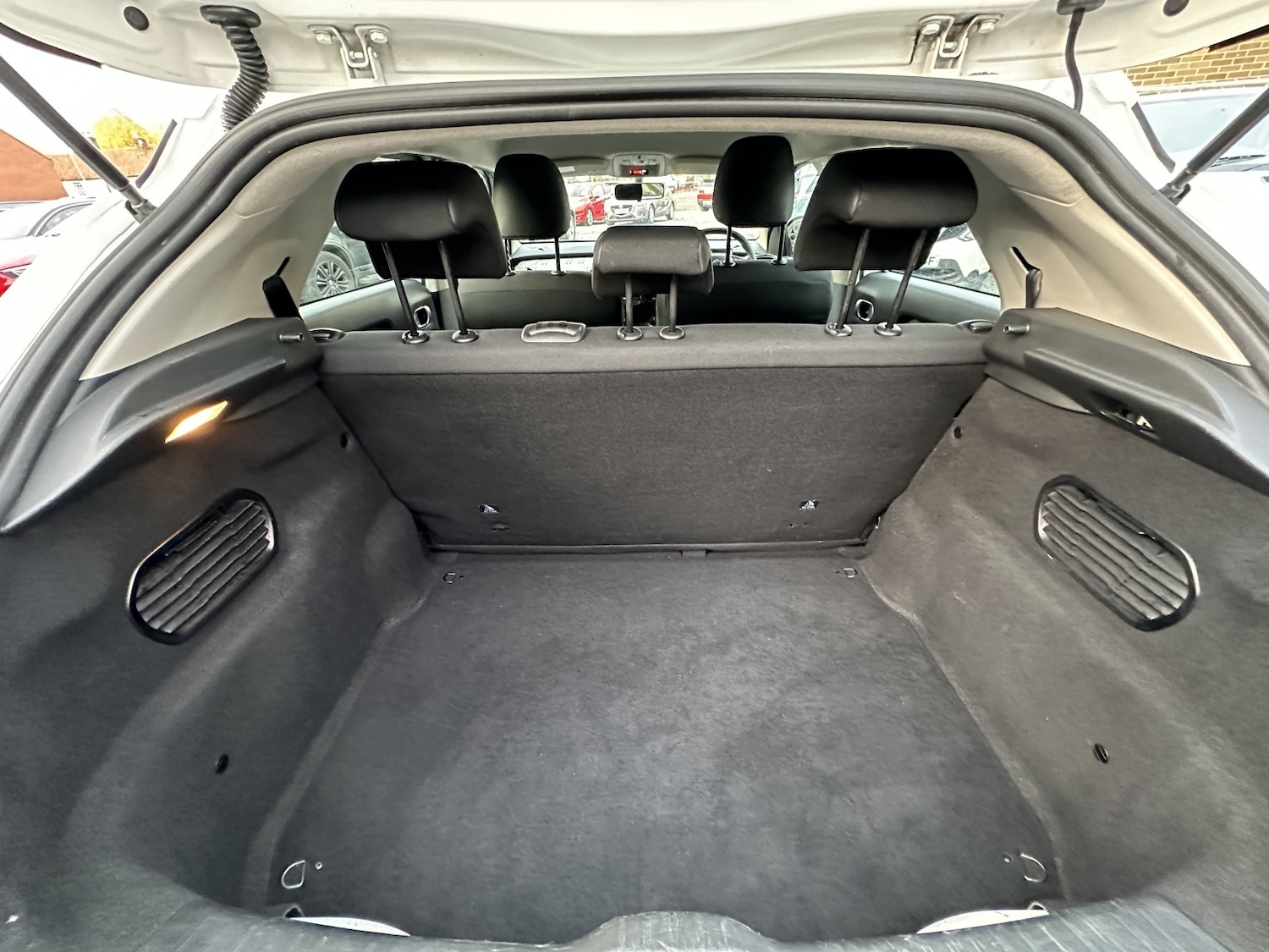 Used Citroen C4 Cactus 2015 for sale - 76945620: Photo 34