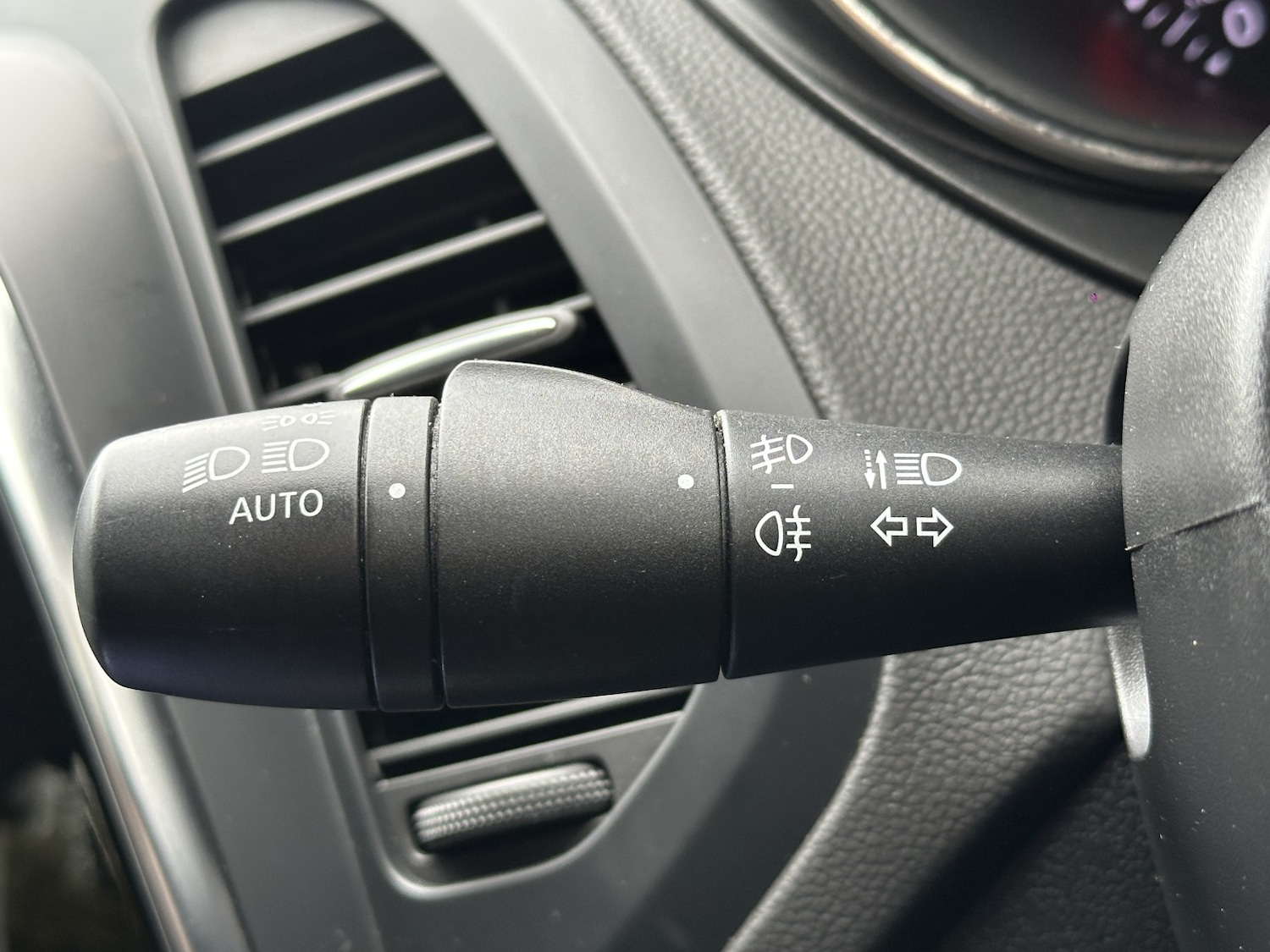 Used Renault Captur 2018 for sale - 77968612: Photo 33