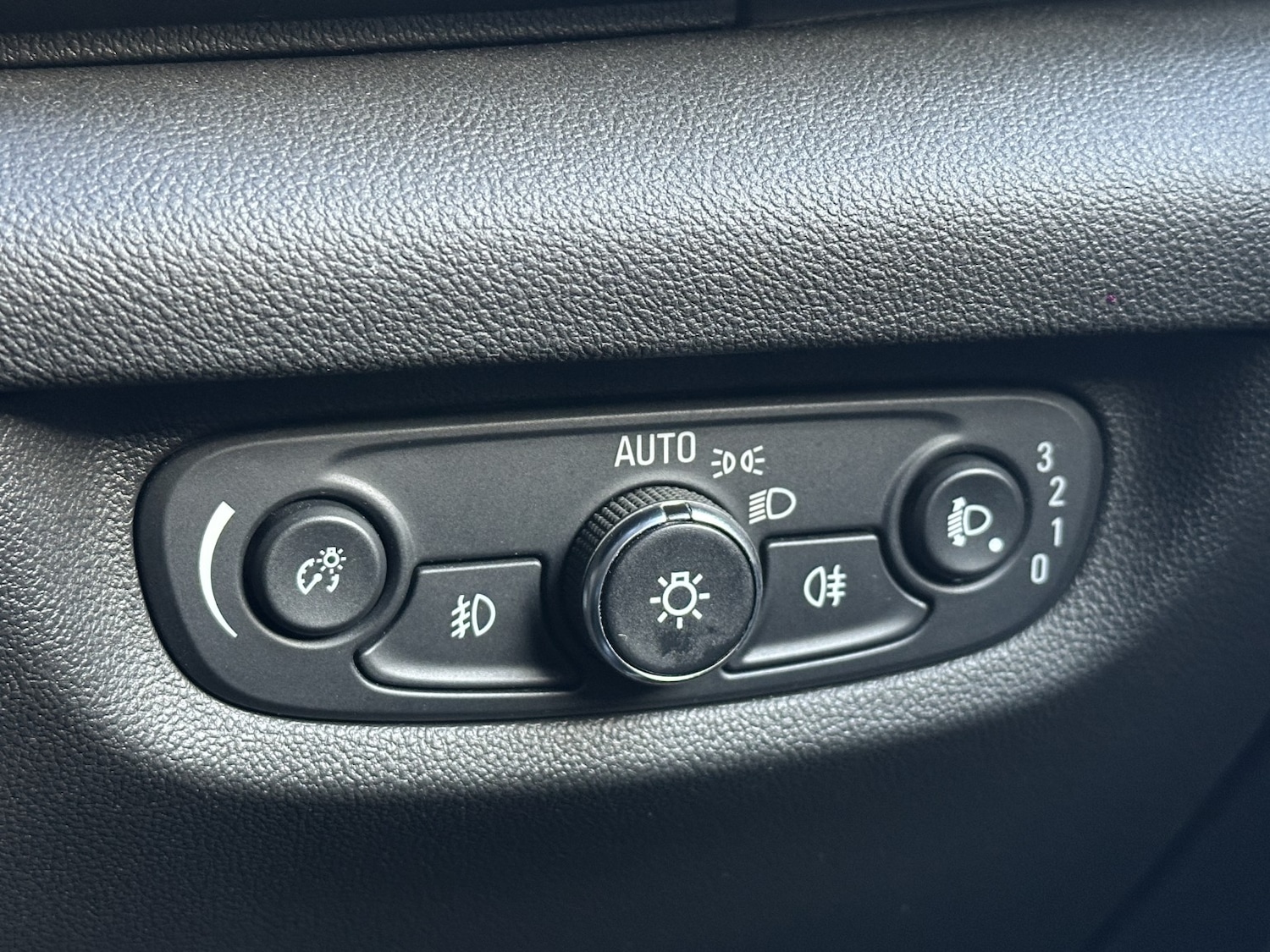 Used Vauxhall Insignia 2017 for sale - 76547788: Photo 31