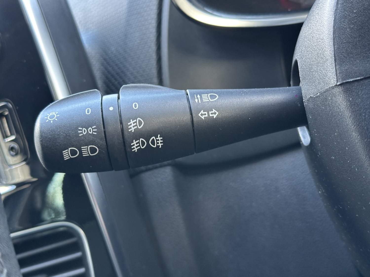 Used Renault Clio 2018 for sale - 76237176: Photo 29