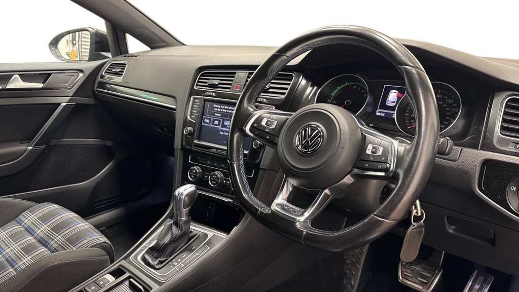 Used Volkswagen Golf 2016 for sale - 77372904: Photo 4