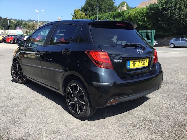 Used Toyota Yaris 2017 for sale - 75281536: Photo 8
