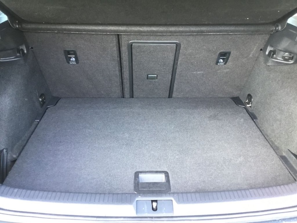 Used Volkswagen Golf 2018 for sale - 77407675: Photo 32