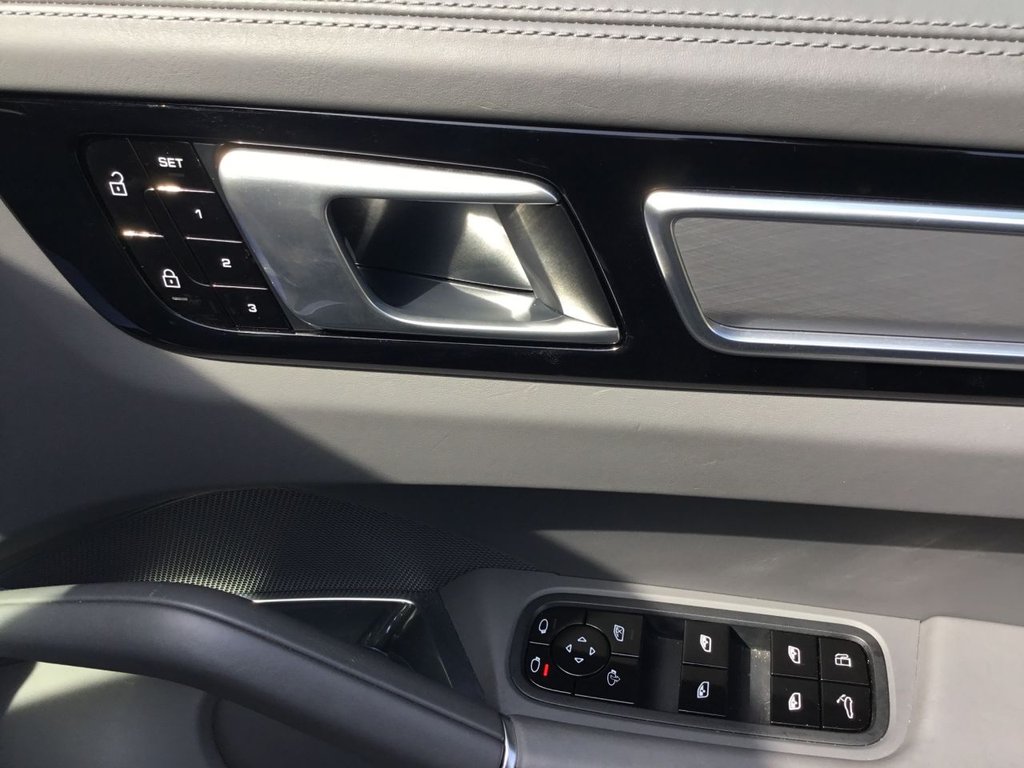 Used Porsche Cayenne 2019 for sale - 76923425: Photo 31