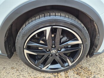 Used Toyota C-HR 2022 for sale - 76787840: Photo