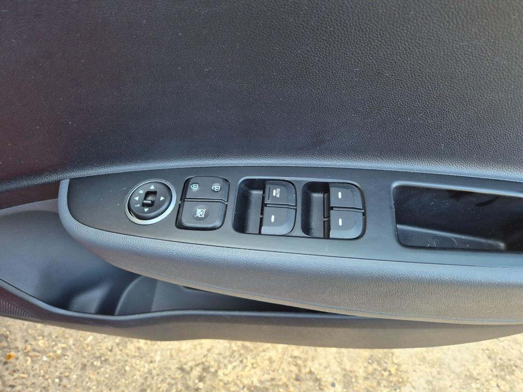 Used Hyundai i10 2017 for sale - 77931484: Photo 18