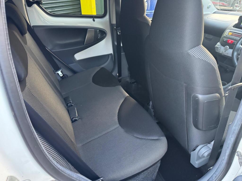 Used Toyota AYGO 2011 for sale - 78029697: Photo 11