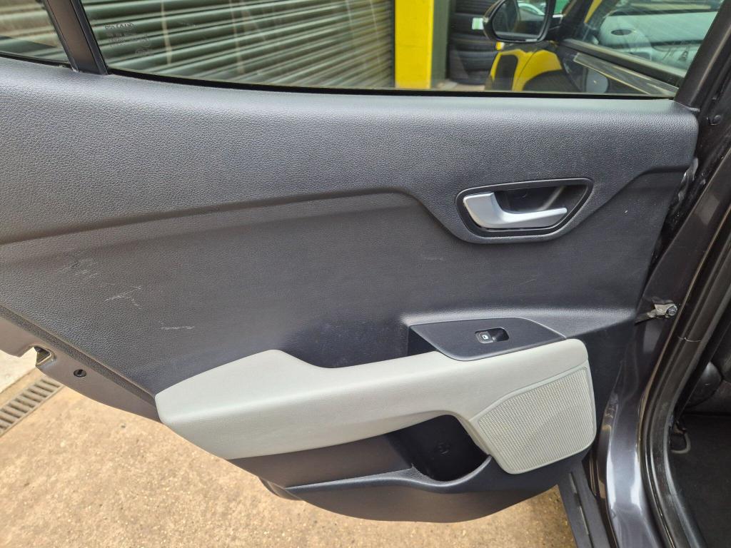 Used Kia Stonic 2019 for sale - 77650229: Photo 41