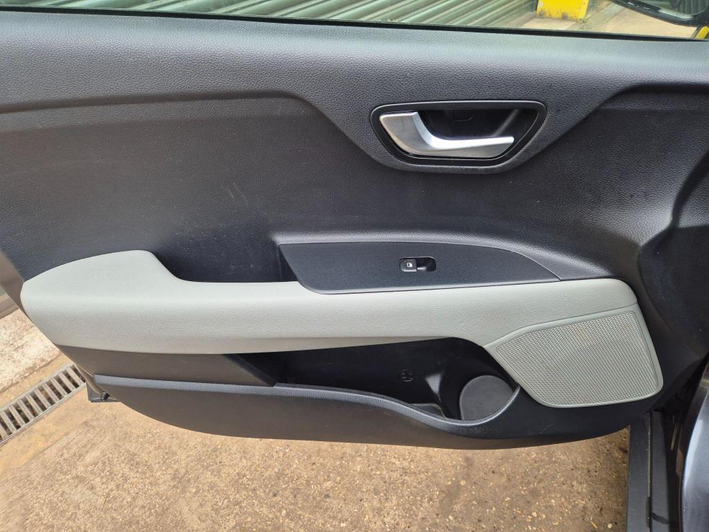 Used Kia Stonic 2019 for sale - 77650229: Photo 46