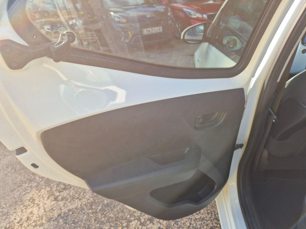 Used Toyota AYGO 2015 for sale - 77037601: Photo 33