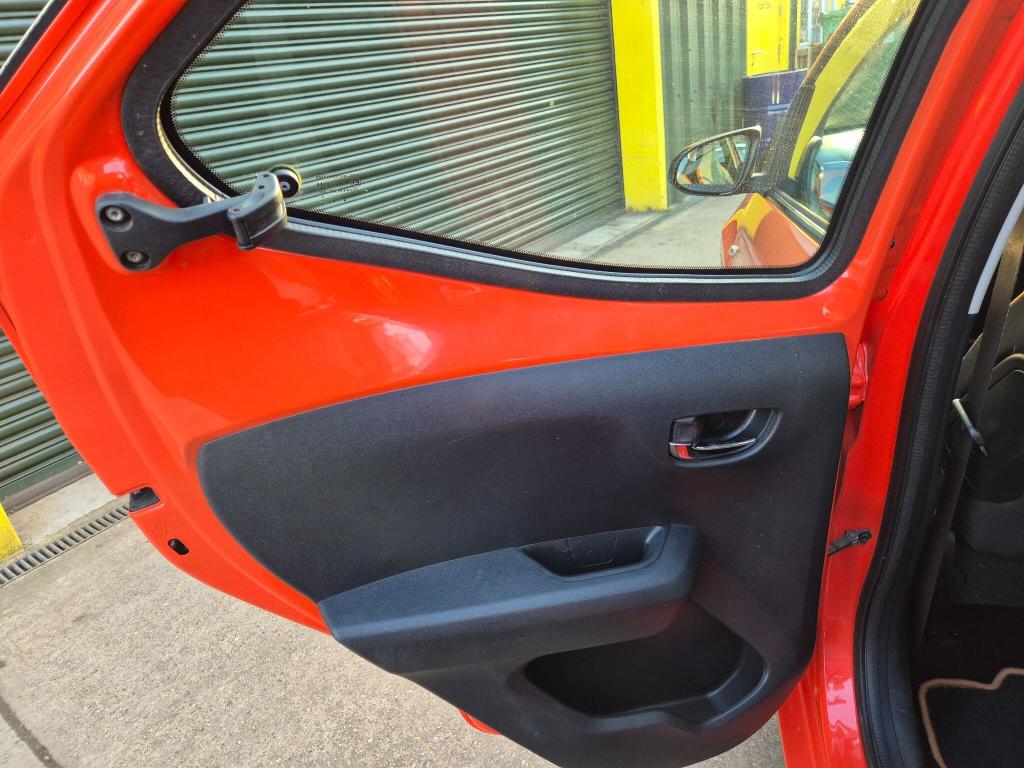 Used Toyota AYGO 2015 for sale - 77759284: Photo 32