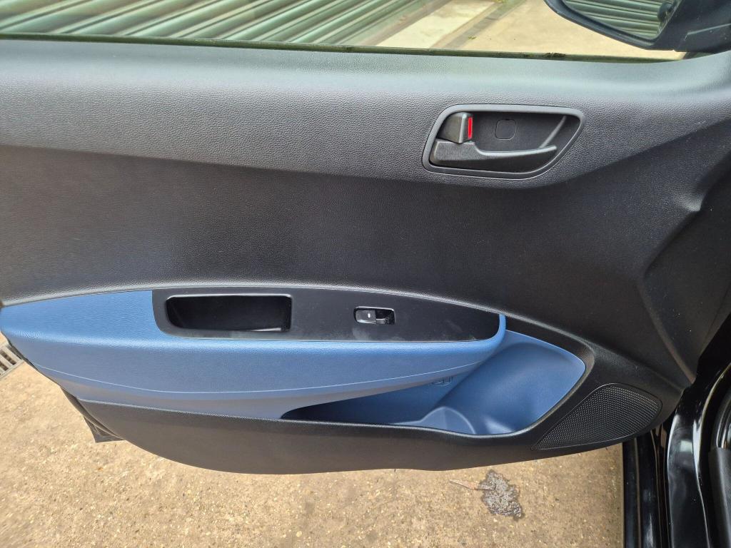 Used Hyundai i10 2017 for sale - 77743126: Photo 40