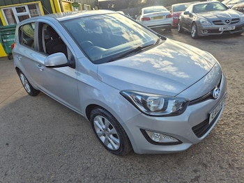 Used Hyundai i20 2013 for sale - 77048552: Photo