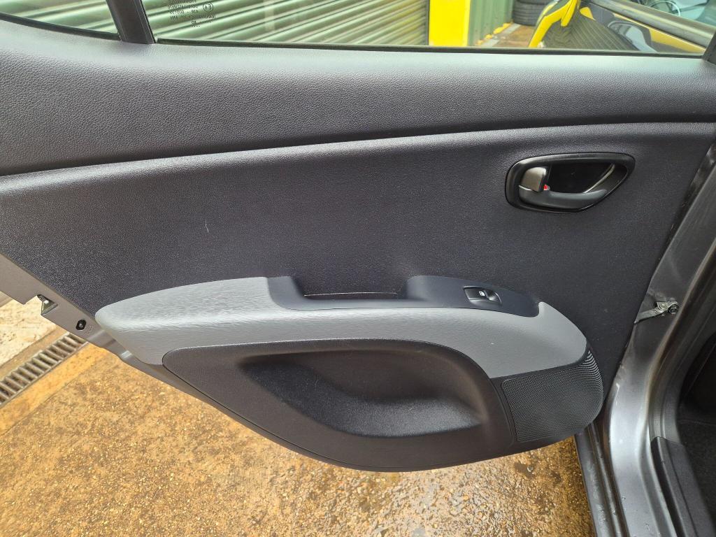 Used Hyundai i10 2013 for sale - 77676118: Photo 32