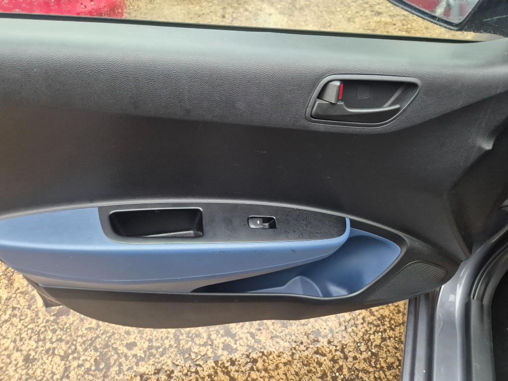 Used Hyundai i10 2017 for sale - 77687799: Photo 40