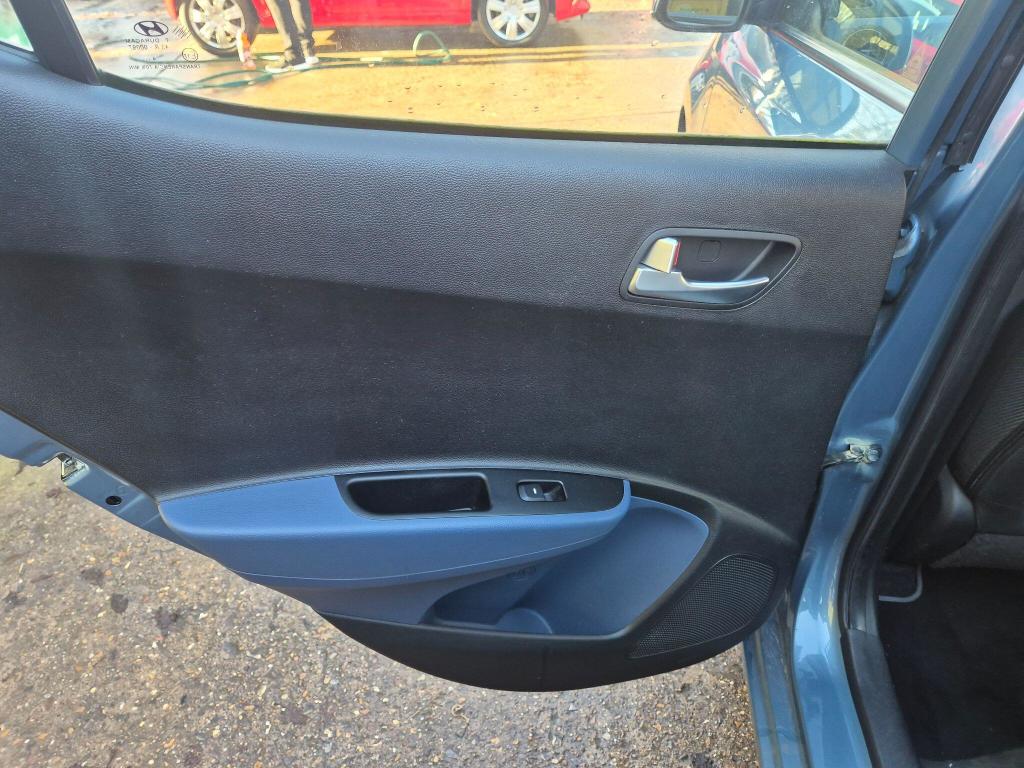 Used Hyundai i10 2015 for sale - 77034414: Photo 33