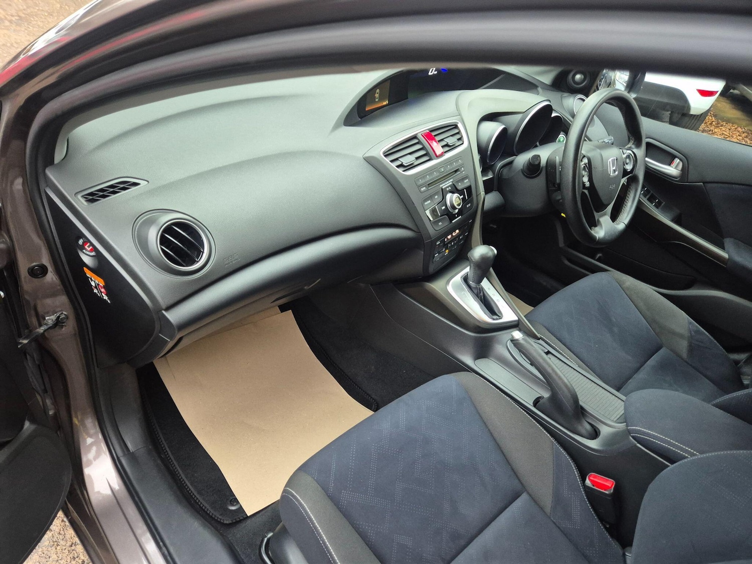 Used Honda Civic 2014 for sale - 76787817: Photo 40