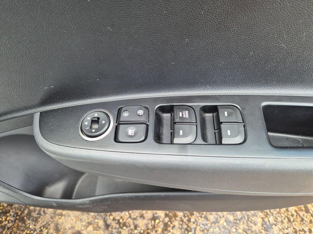 Used Hyundai i10 2017 for sale - 77023085: Photo 17