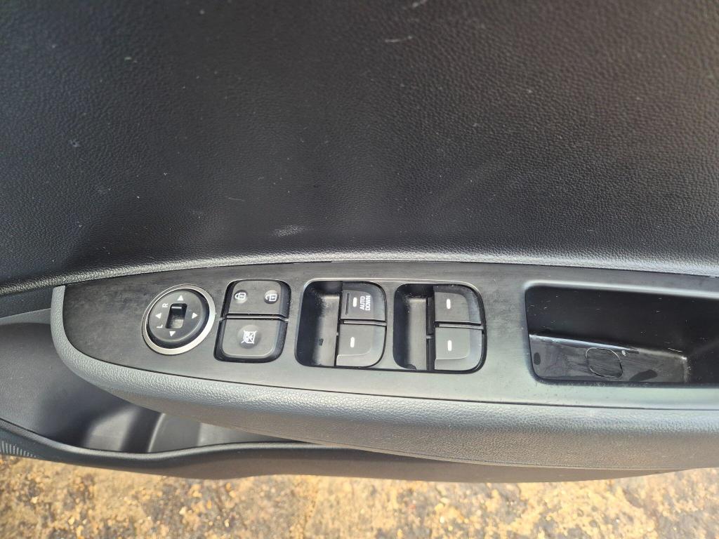 Used Hyundai i10 2017 for sale - 77034349: Photo 19