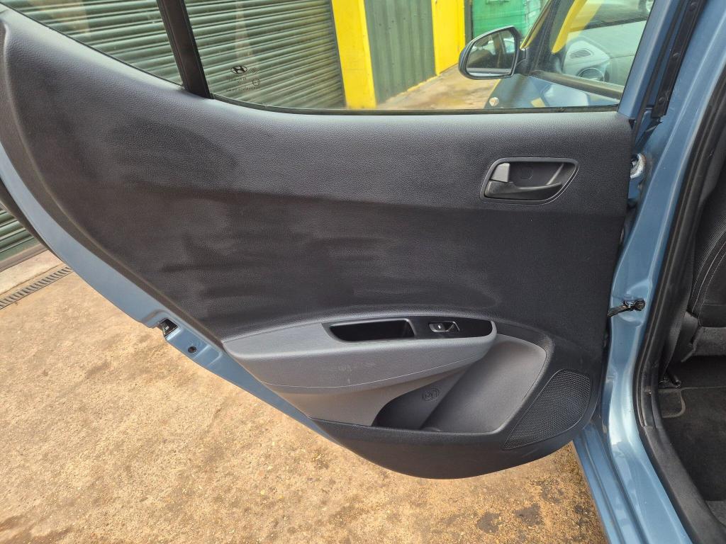 Used Hyundai i10 2017 for sale - 77034349: Photo 37