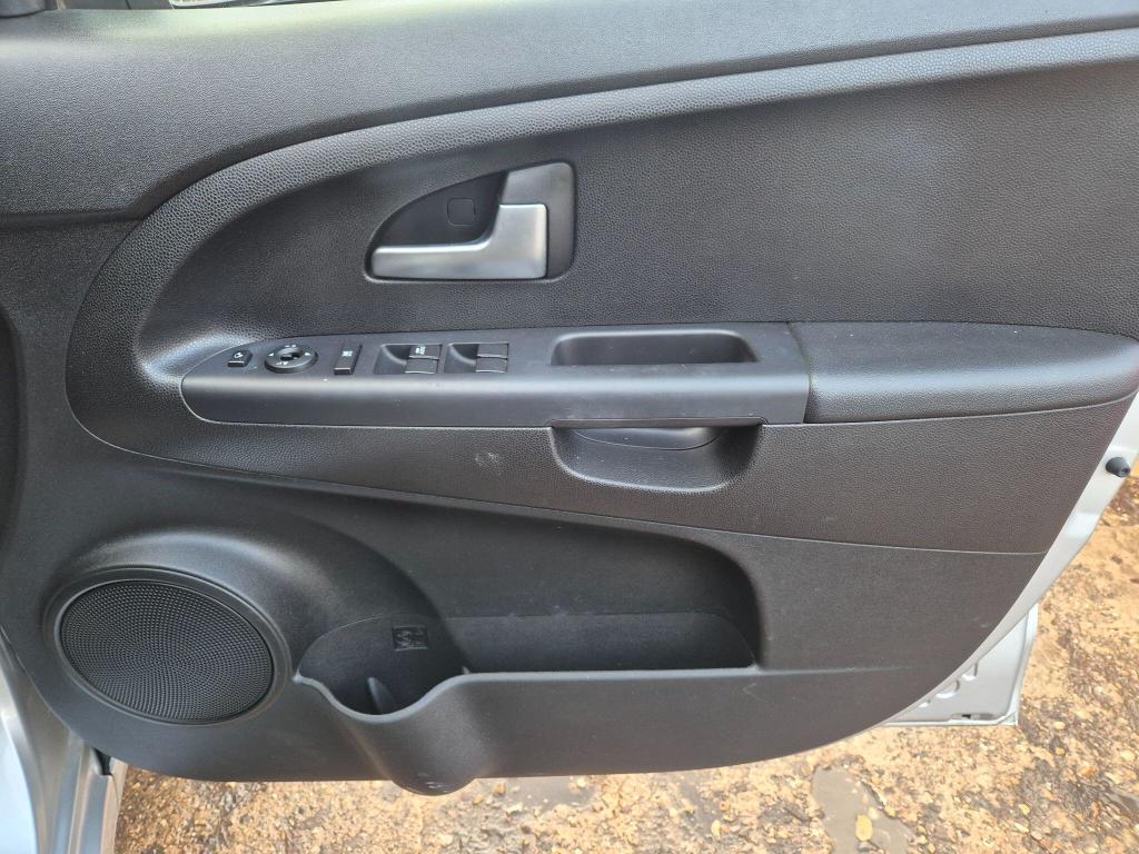 Used Kia Venga 2012 for sale - 77233909: Photo 19