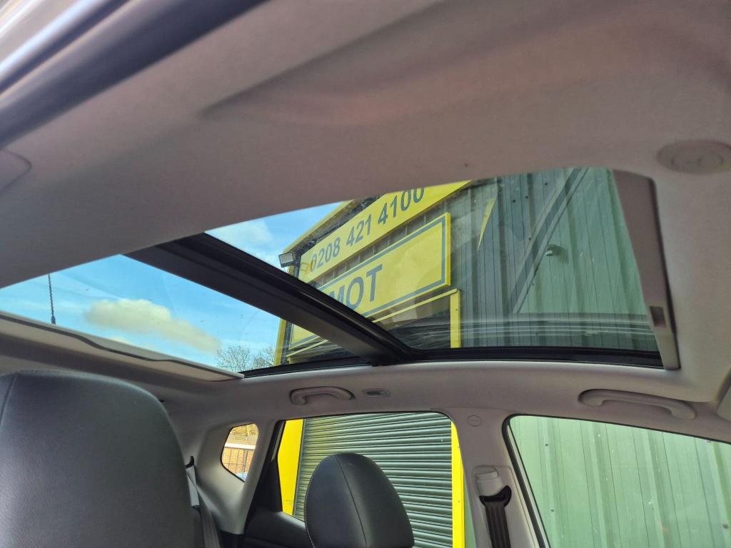 Used Kia Venga 2012 for sale - 77233909: Photo 30