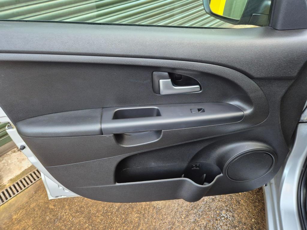 Used Kia Venga 2012 for sale - 77233909: Photo 49