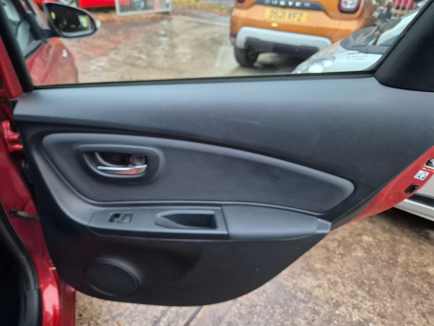 Used Toyota Yaris 2015 for sale - 76787841: Photo 32