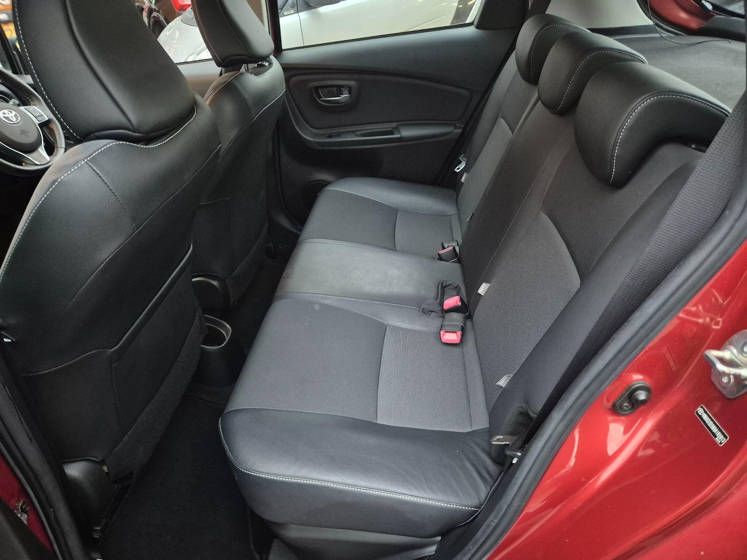 Used Toyota Yaris 2015 for sale - 76787841: Photo 35