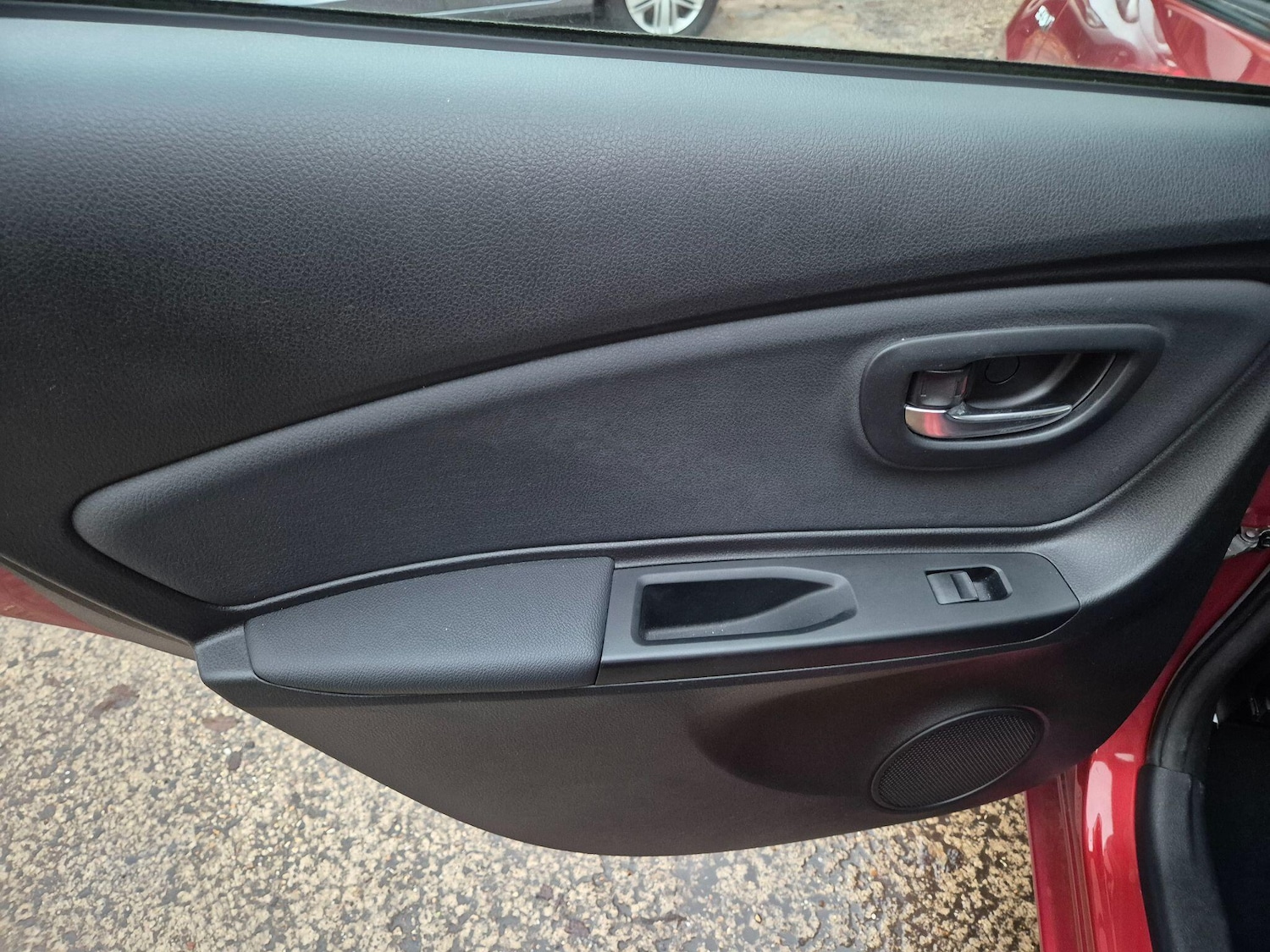 Used Toyota Yaris 2015 for sale - 76787841: Photo 38