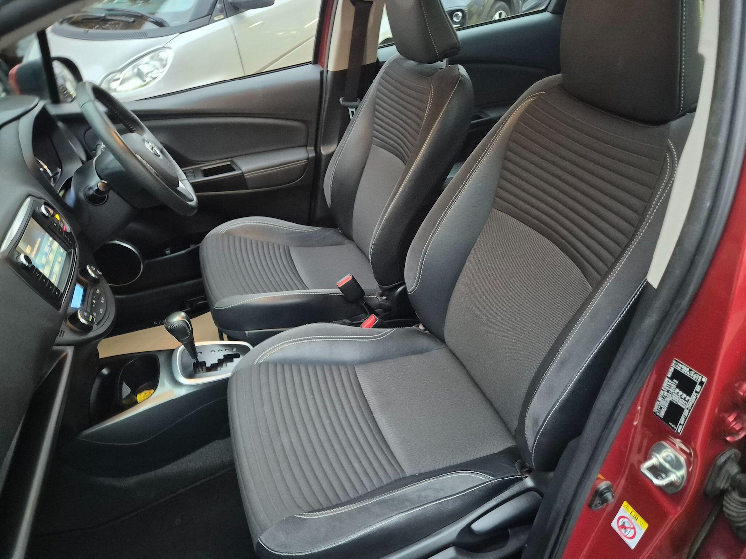 Used Toyota Yaris 2015 for sale - 76787841: Photo 42