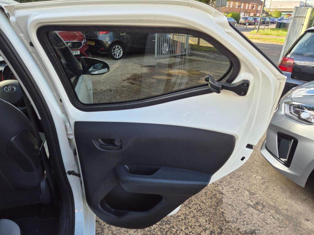 Used Toyota AYGO 2015 for sale - 77023054: Photo 27