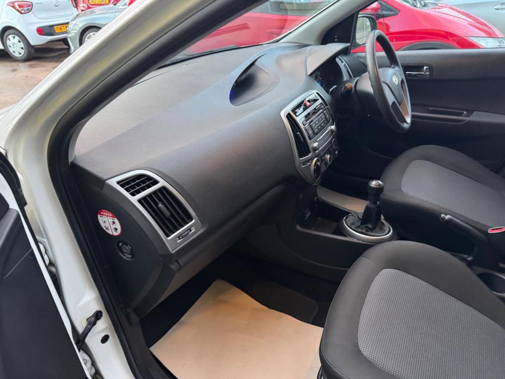 Used Hyundai i20 2013 for sale - 77310816: Photo 25