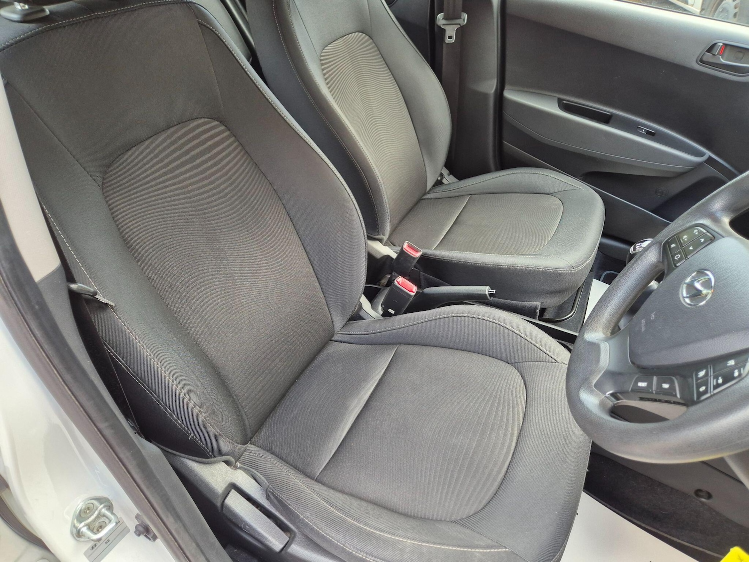 Used Hyundai i10 2017 for sale - 76787827: Photo 15