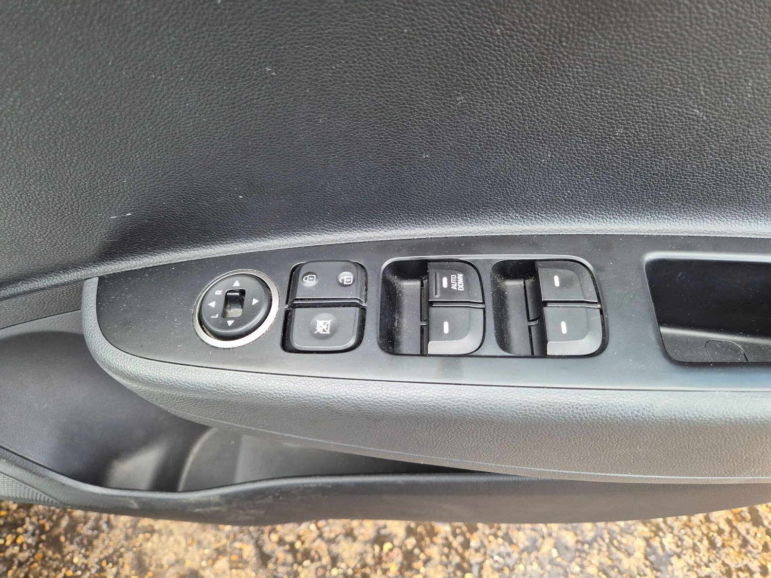 Used Hyundai i10 2017 for sale - 76787827: Photo 17