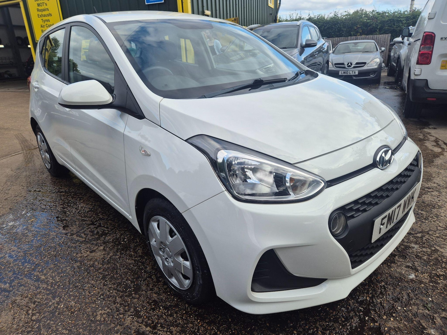 Used Hyundai i10 2017 for sale - 76787827: Photo 3