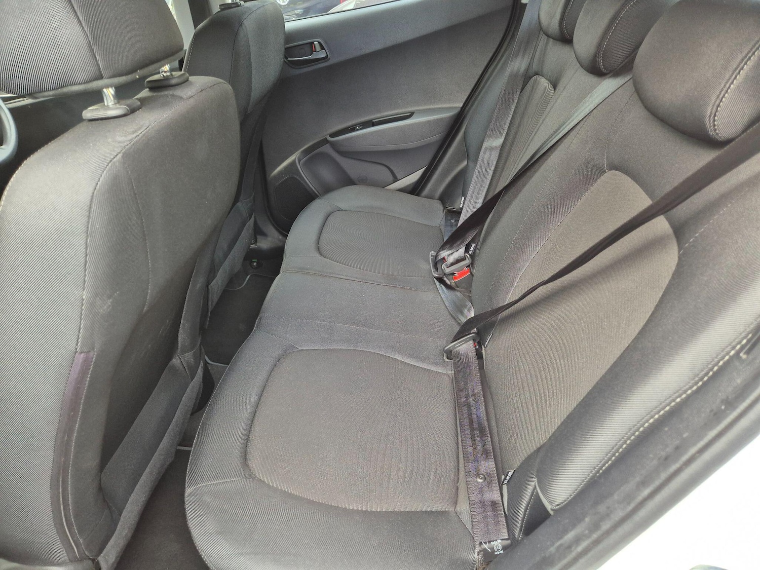 Used Hyundai i10 2017 for sale - 76787827: Photo 31