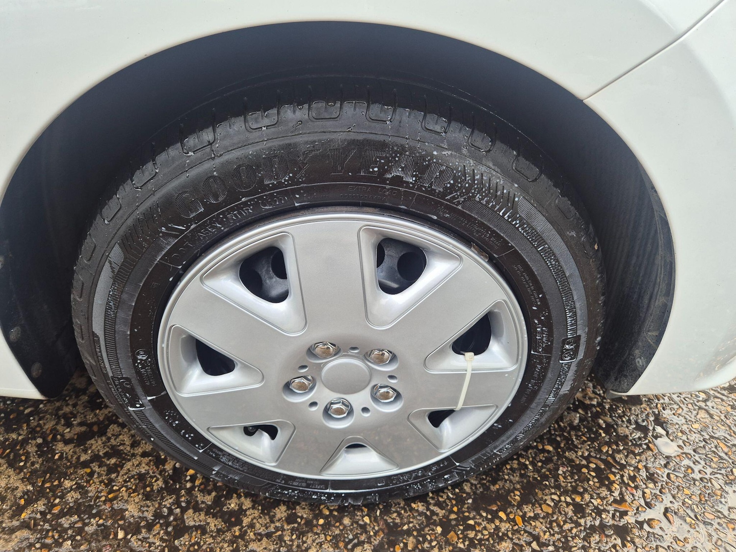 Used Hyundai i10 2017 for sale - 76787827: Photo 4