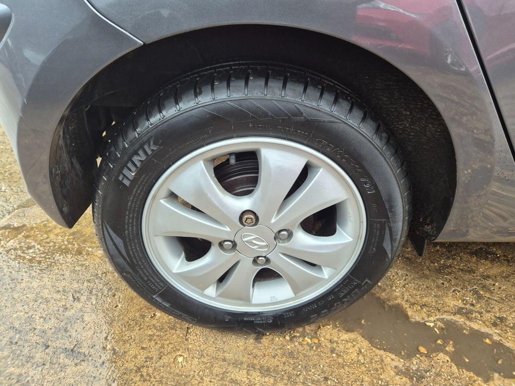 Used Hyundai i10 2013 for sale - 77662331: Photo 7