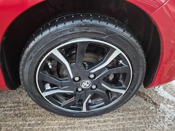 Used Toyota Yaris 2016 for sale - 77079745: Photo