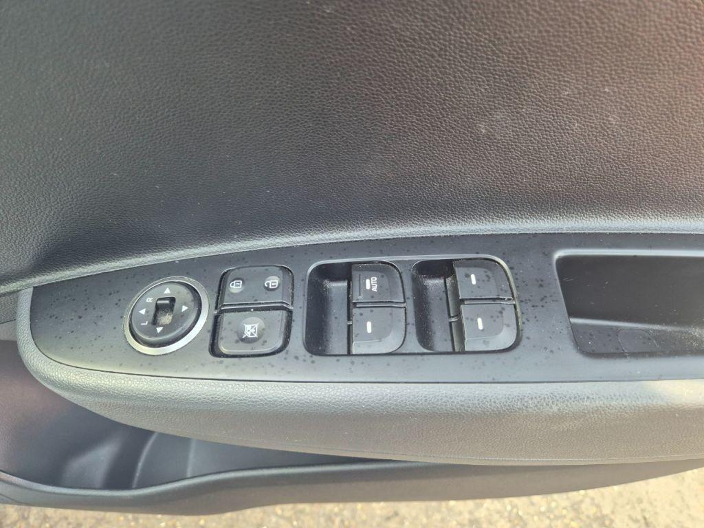 Used Hyundai i10 2018 for sale - 77023092: Photo 16