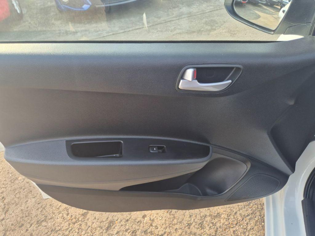 Used Hyundai i10 2018 for sale - 77023092: Photo 38