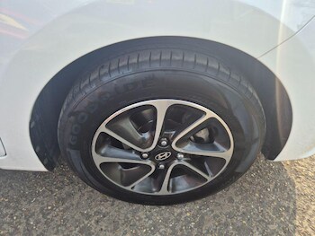 Used Hyundai i10 2018 for sale - 77023092: Photo