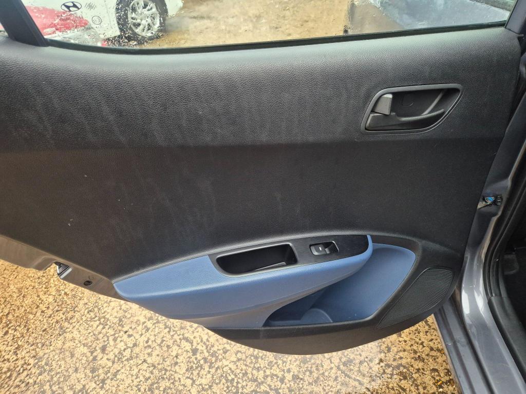 Used Hyundai i10 2017 for sale - 77023038: Photo 35