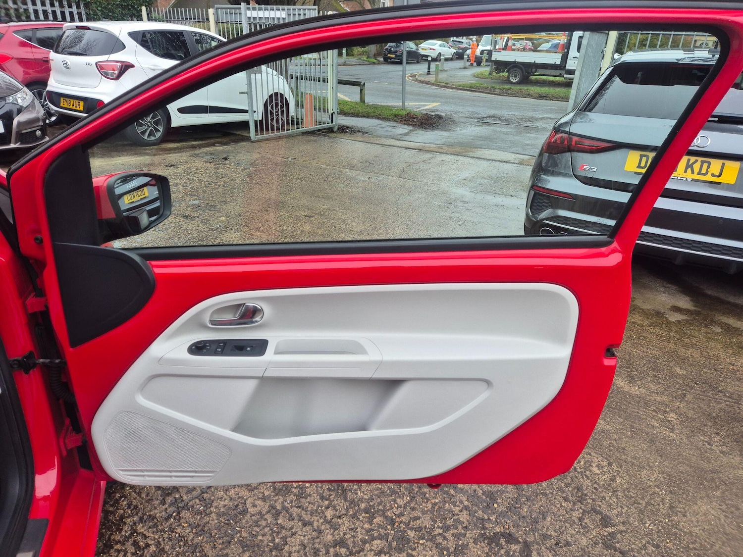 Used Volkswagen up! 2012 for sale - 76994956: Photo 16