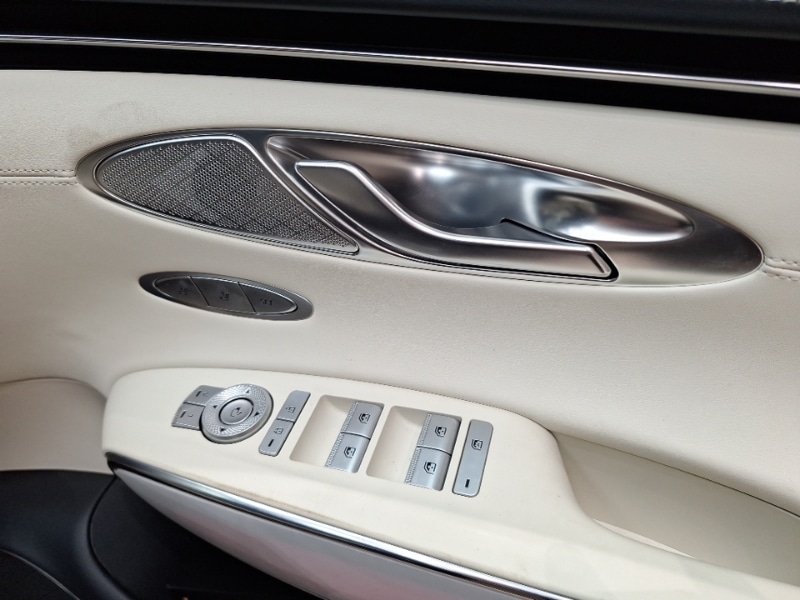 Used Genesis GV70 2023 for sale - 76354431: Photo 17