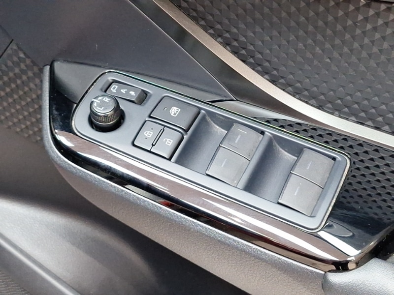 Used Toyota C-HR 2023 for sale - 76696176: Photo 17